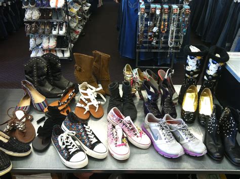 does plato's closet take sports shoes